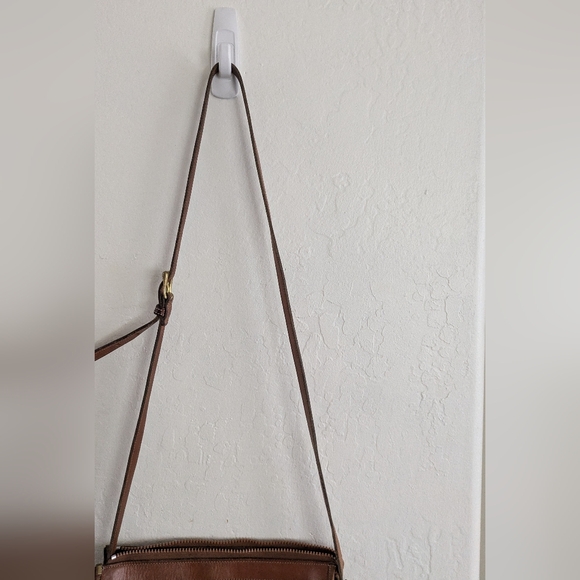 Vintage Dooney & Bourke Leather Crossbody Bag. - Picture 3 of 15